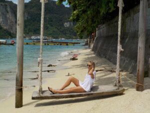 femme sur la plage